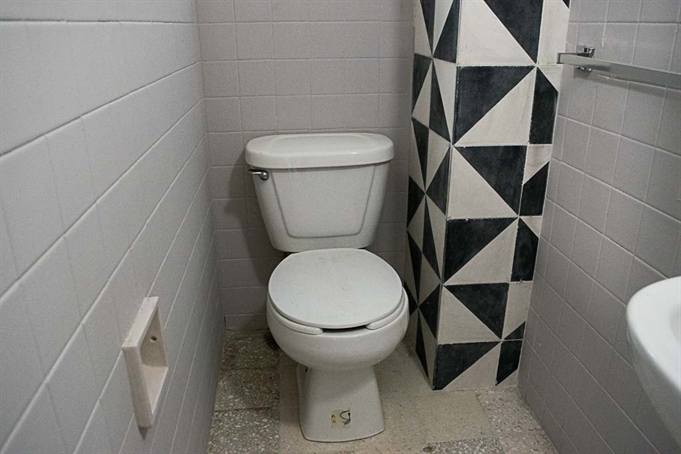 Baño de Servicio