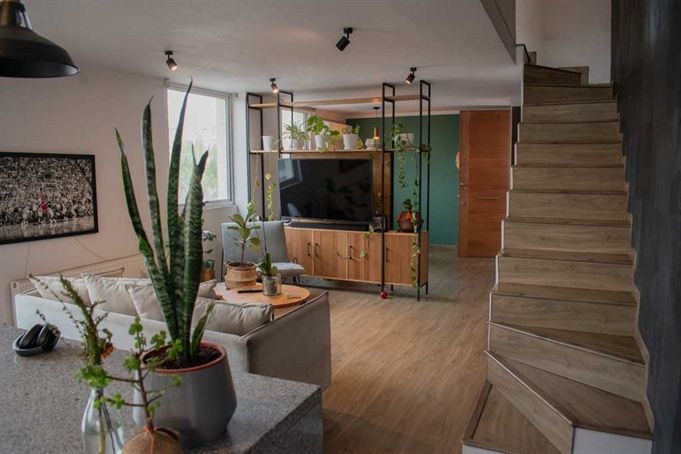 Living - Escalera 2° Piso
